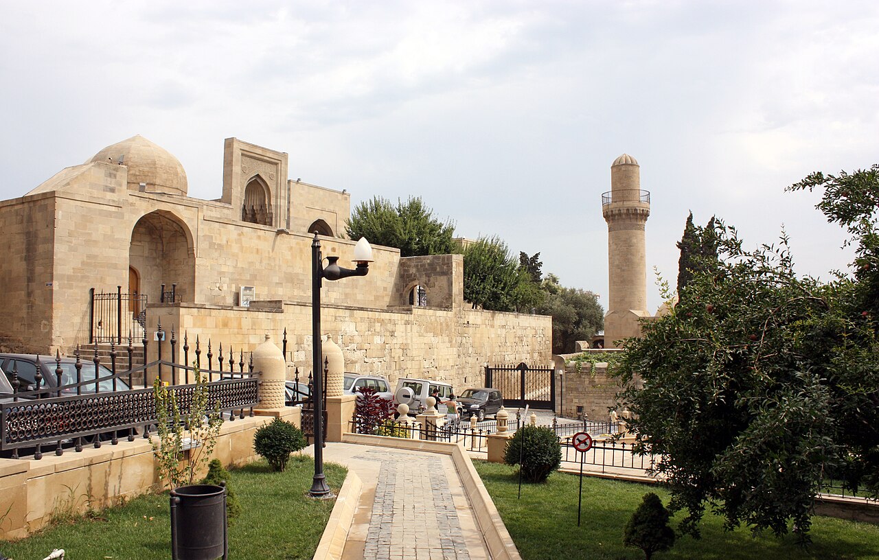 Palace_of_the_Shirvanshahs_-_outside_Dd1fNsU311.JPG