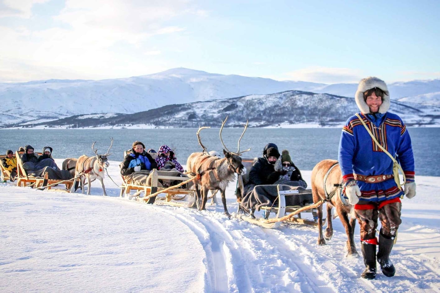 reindeer-sledding-christmas-in-tromso_gcRfDExHEI.jpeg